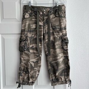 Vintage Aeropostale Camo Cargo Belted Capris in Olive Y2K Grunge 100% Cotton